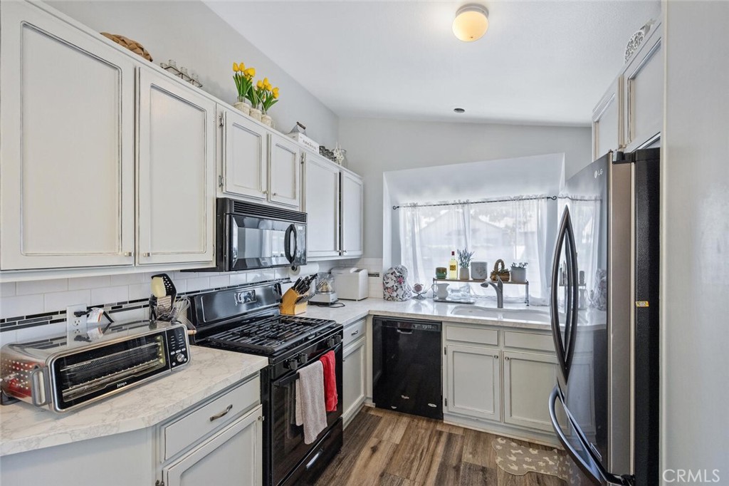 28123 Seco Canyon Road, Unit 94 Saugus, CA 91390 - Photo 10 of 24