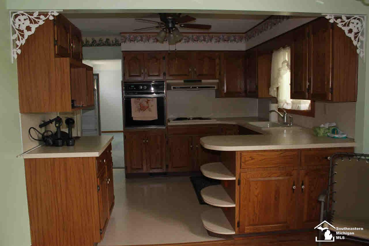 2374 Blue Bush Road Monroe, MI 48162 - Photo 7 of 18 20443115-6.JPG