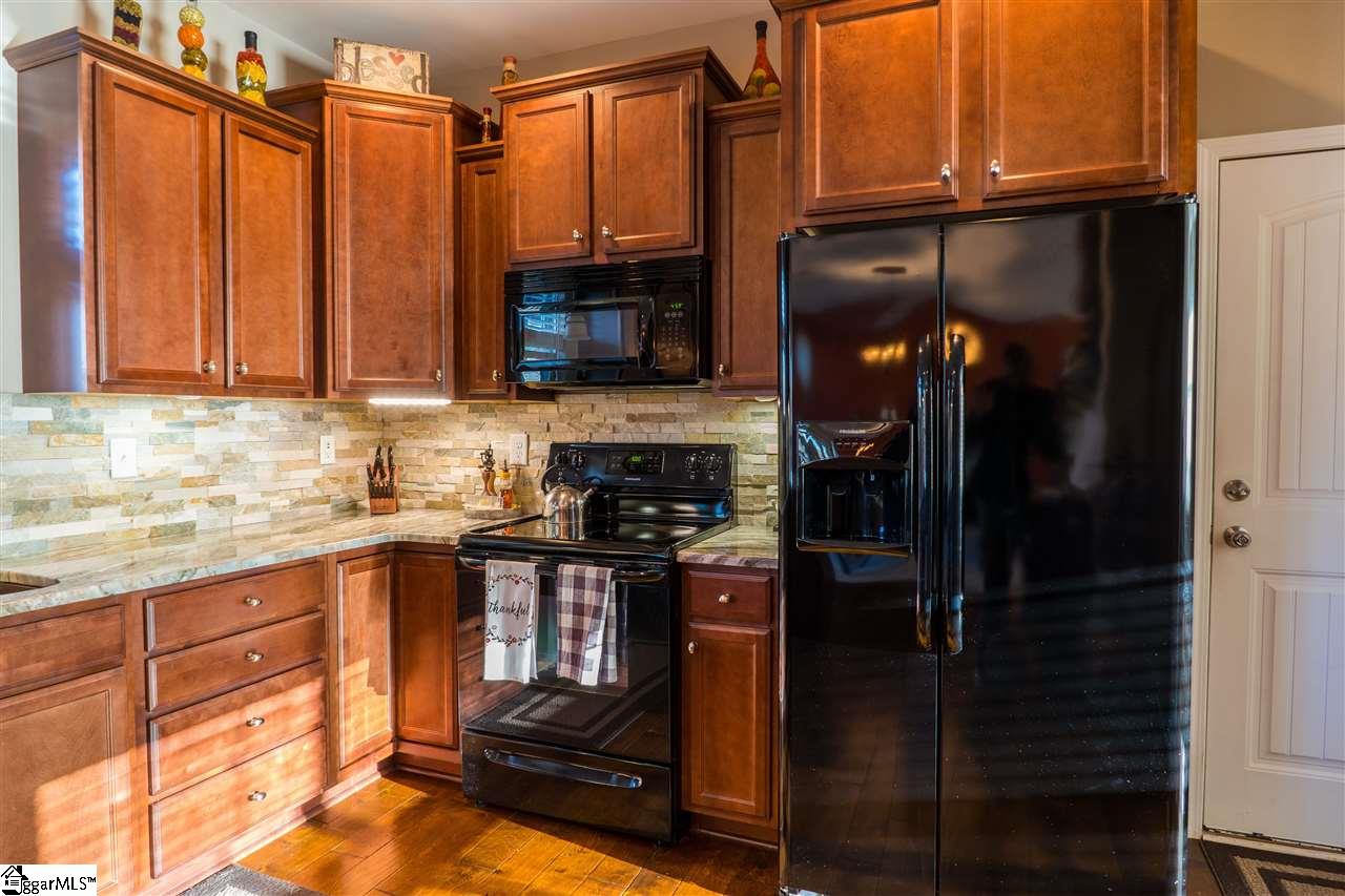147 Autumn Hill Road Greer, SC 29651 - Photo 13 of 32 Gallery Image 13