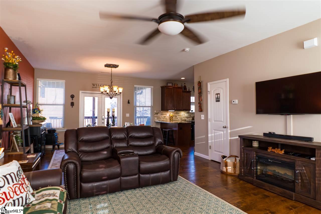 147 Autumn Hill Road Greer, SC 29651 - Photo 3 of 32 Gallery Image 3