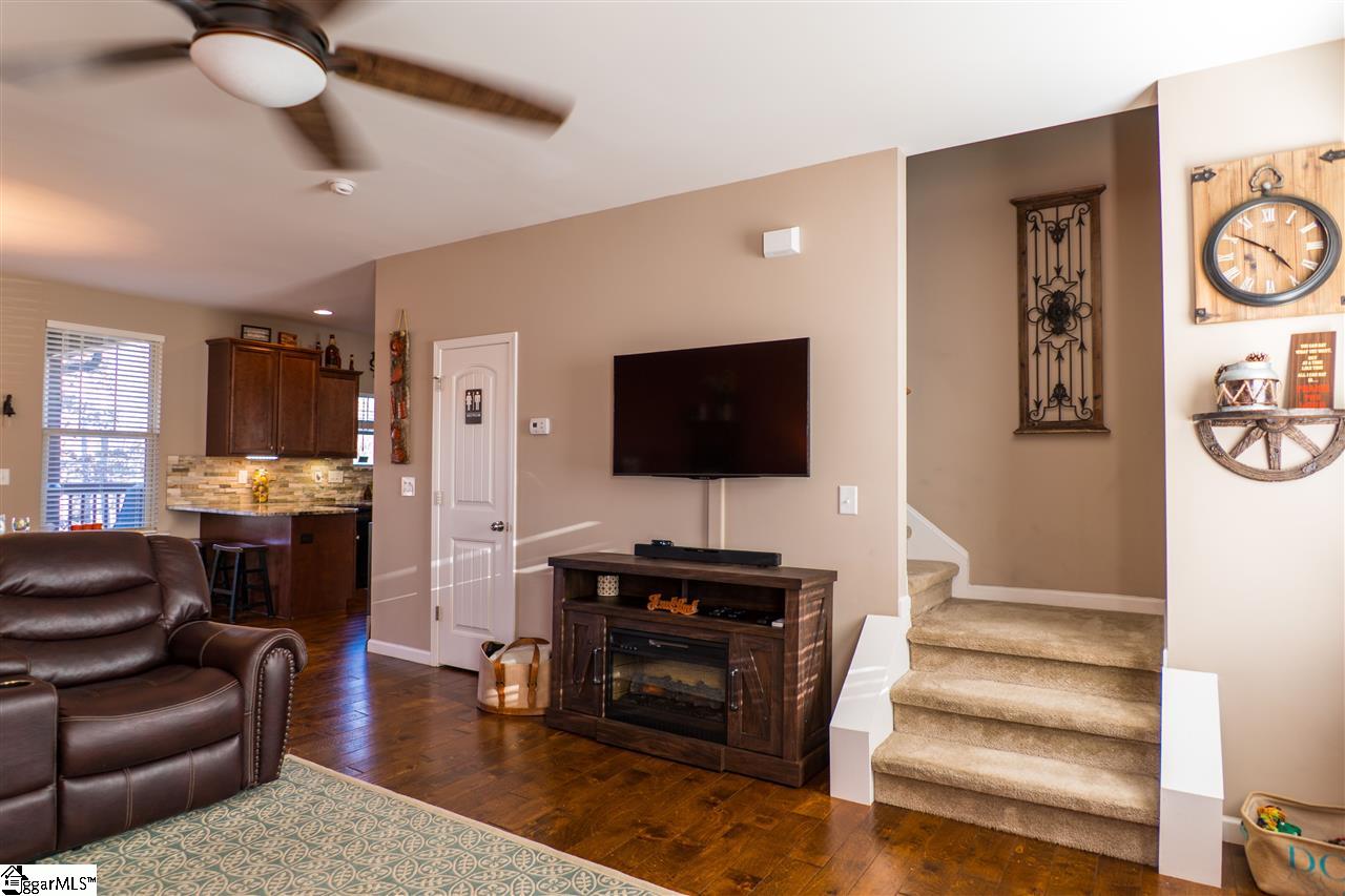 147 Autumn Hill Road Greer, SC 29651 - Photo 4 of 32 Gallery Image 4