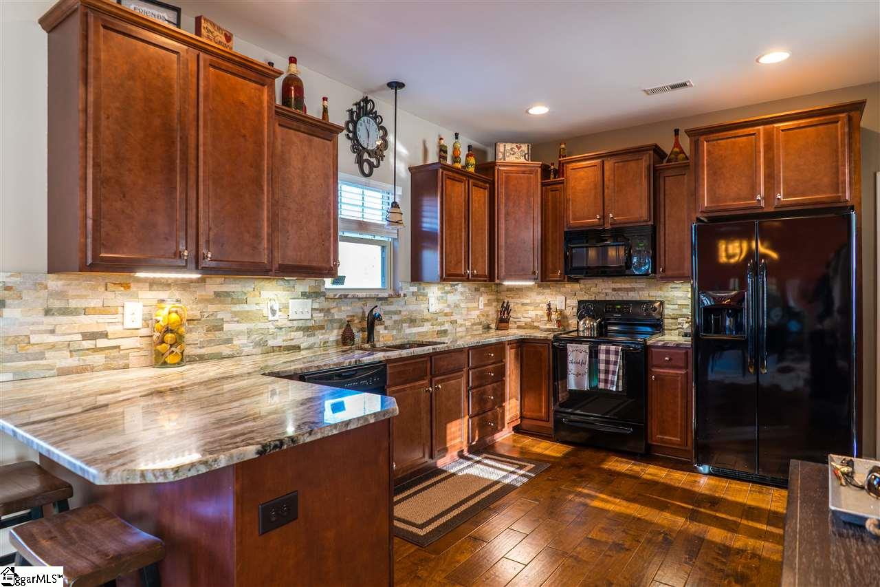 147 Autumn Hill Road Greer, SC 29651 - Photo 9 of 32 Gallery Image 9