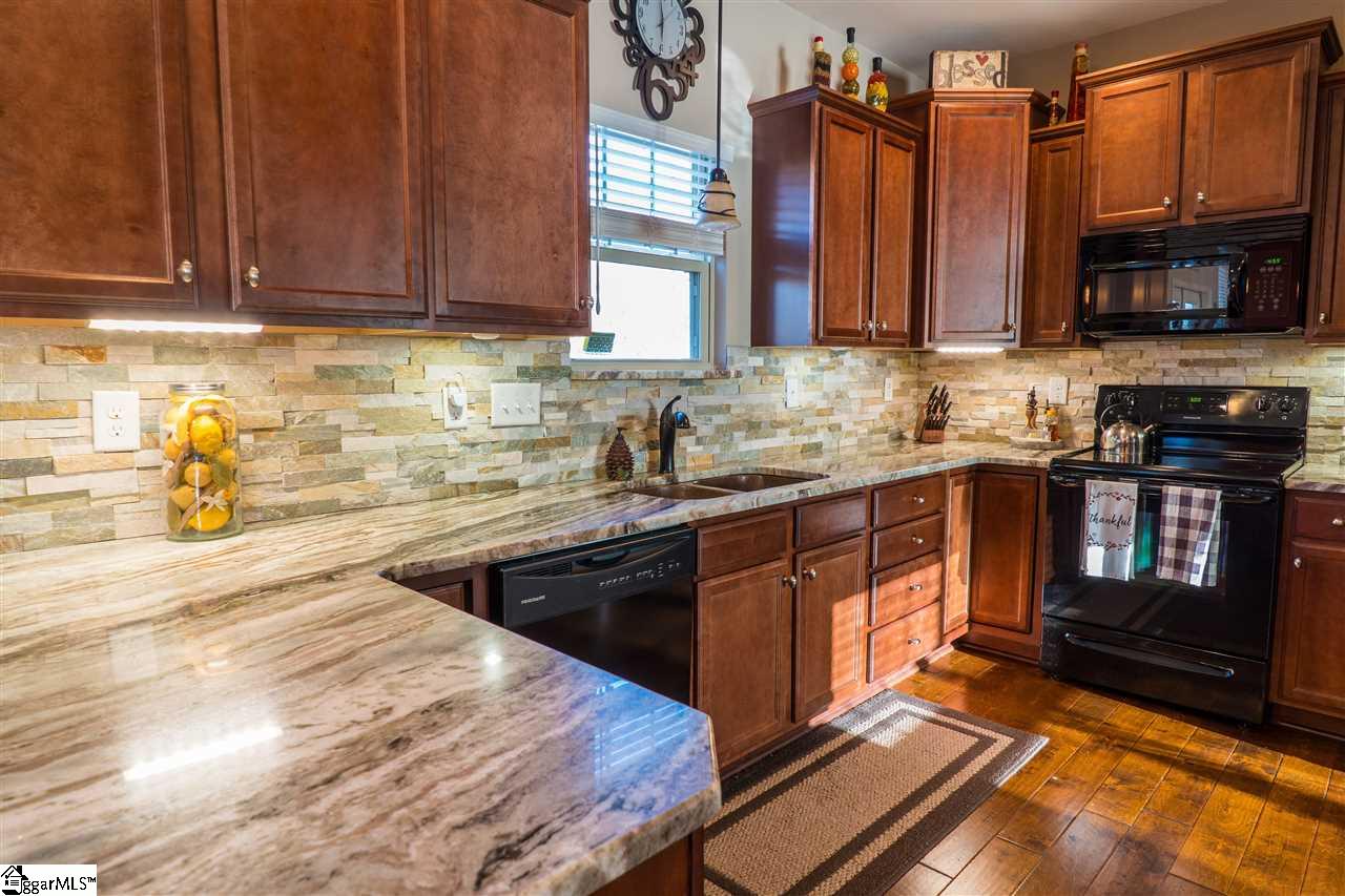 147 Autumn Hill Road Greer, SC 29651 - Photo 10 of 32 Gallery Image 10