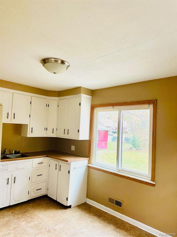 625 Shadowlawn Street Inkster, MI 48141 - Photo 9 of 16