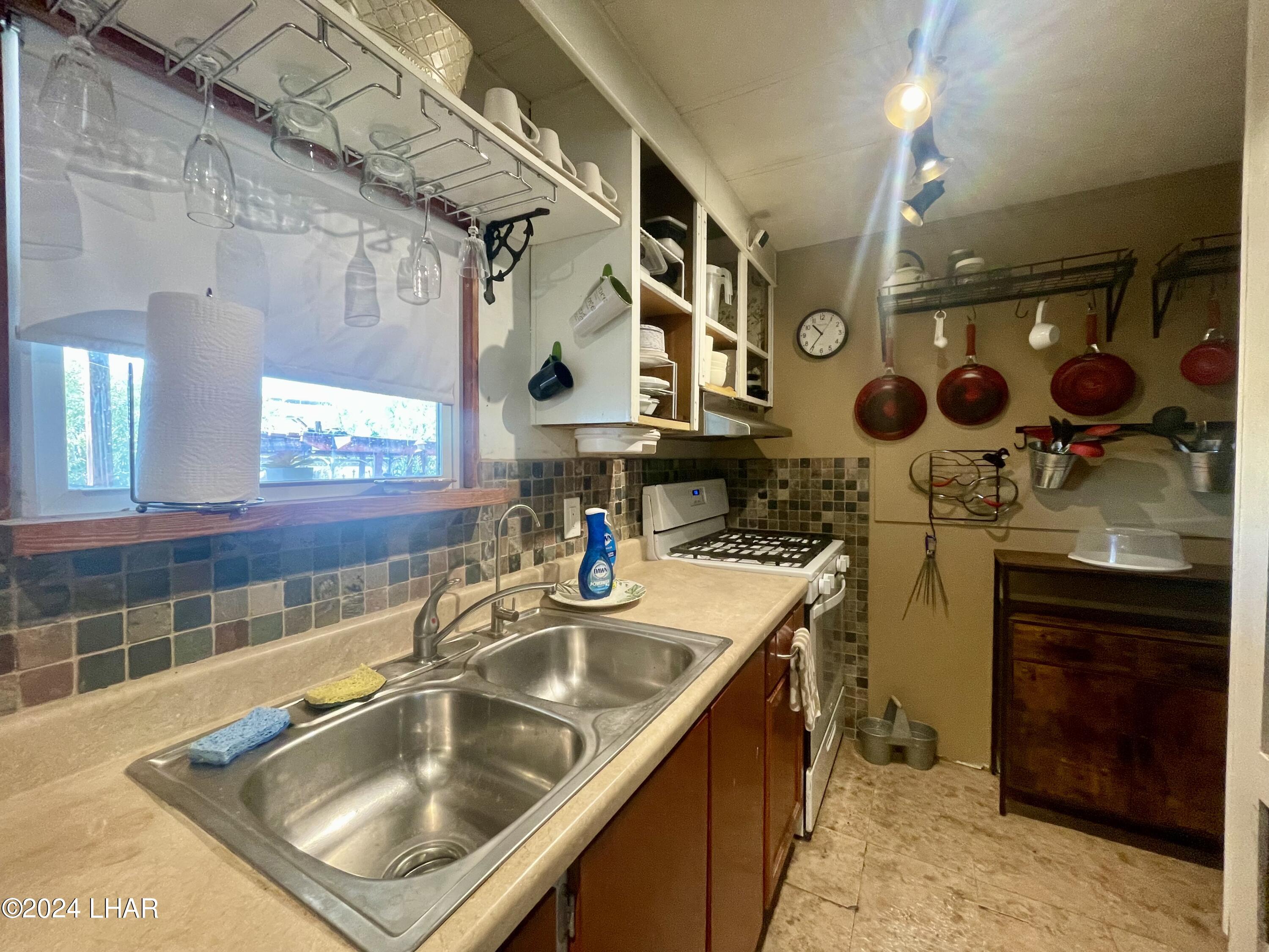 4006 London Bridge Road, Unit 129 Lake Havasu City, AZ 86404 - Photo 8 of 20 Kitchen