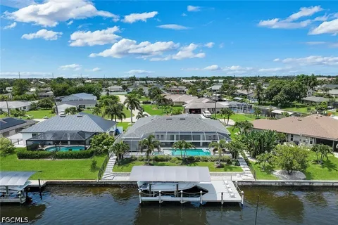 $1,090,000 | 1319 Southeast 38th Street, Cape Coral, FL 33904