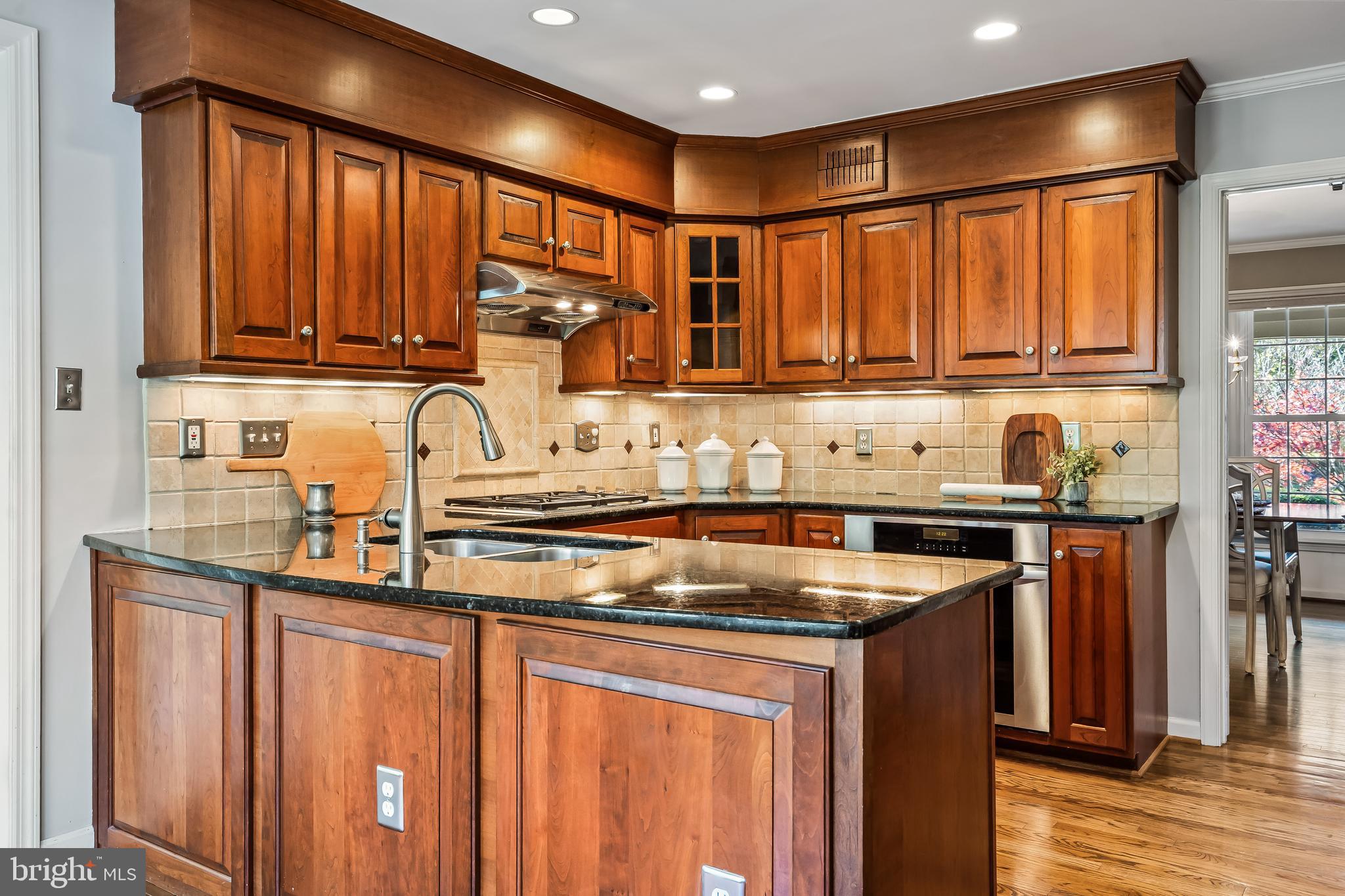 2716 Glencroft Road Vienna, VA 22181 - Photo 21 of 66 Undermount Lighting