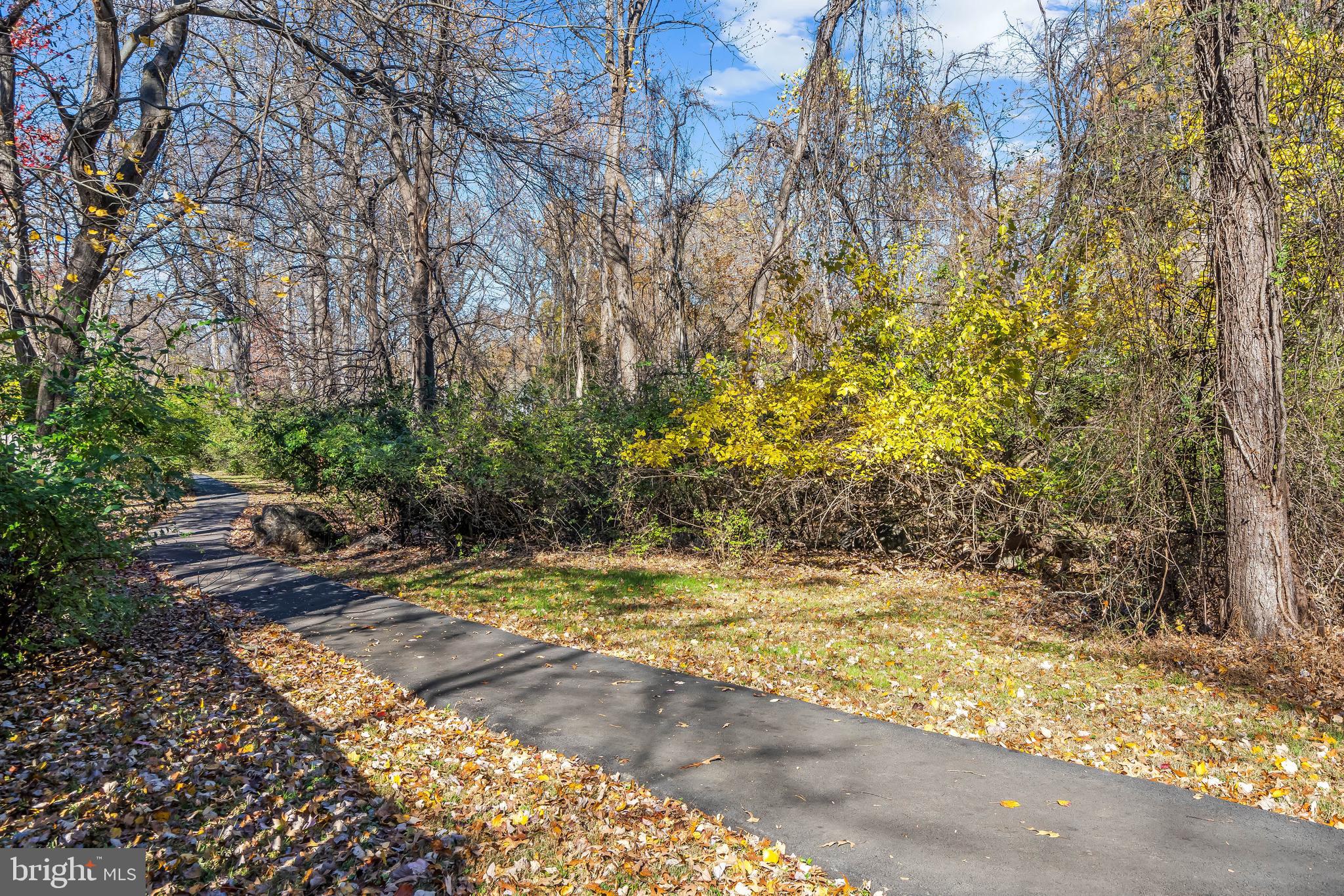 2716 Glencroft Road Vienna, VA 22181 - Photo 57 of 66 Neighborhood Walking Path