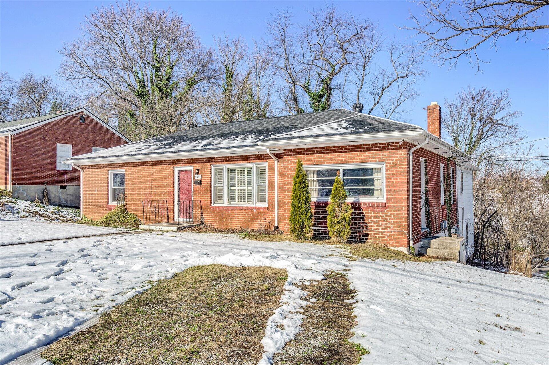 2411 Tillett Road Southwest Roanoke, VA 24015 - Photo 1 of 26 02-010420220023