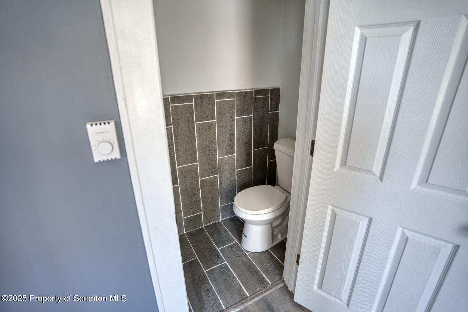 1102 Pettibone Street Scranton, PA 18504 - Photo 8 of 29 #8