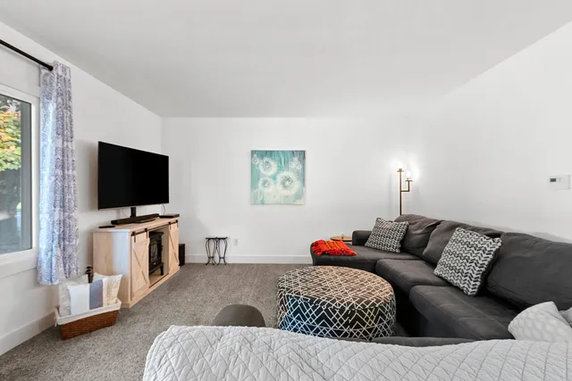 $224,900 | 402 Farnsworth Avenue, Oconto, WI 54153