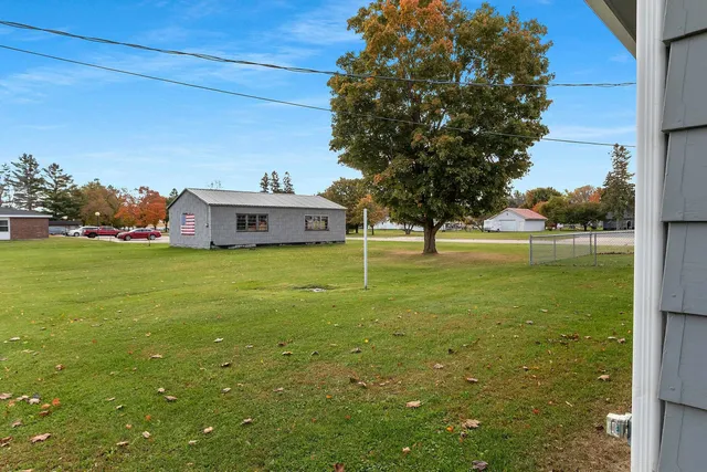 $224,900 | 402 Farnsworth Avenue, Oconto, WI 54153