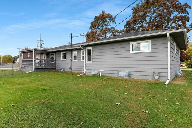 $224,900 | 402 Farnsworth Avenue, Oconto, WI 54153