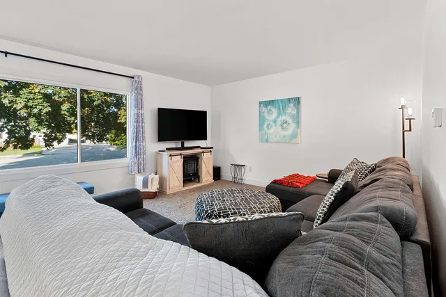 $224,900 | 402 Farnsworth Avenue, Oconto, WI 54153