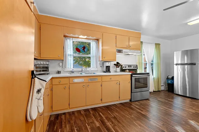 $224,900 | 402 Farnsworth Avenue, Oconto, WI 54153