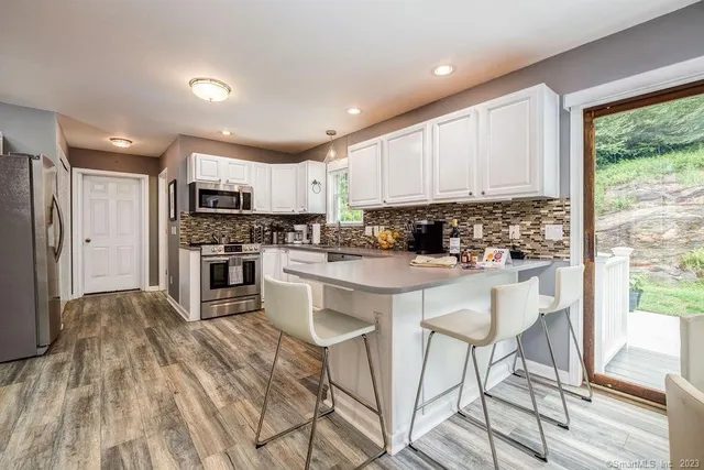 $999,000 | 18 Tunnel Road, Roxbury, CT 06783