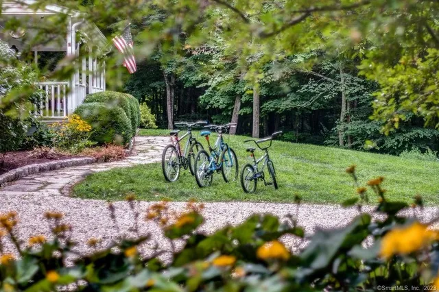 $999,000 | 18 Tunnel Road, Roxbury, CT 06783