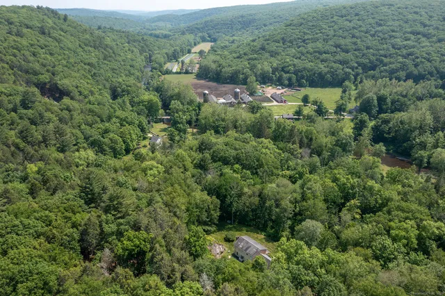 $999,000 | 18 Tunnel Road, Roxbury, CT 06783