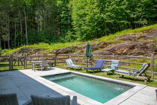 $999,000 | 18 Tunnel Road, Roxbury, CT 06783