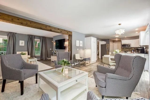 $999,000 | 18 Tunnel Road, Roxbury, CT 06783