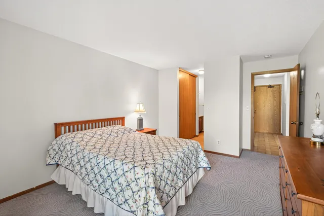 $179,900 | 35 Nathan Lane North, Unit 223, Plymouth, MN 55441