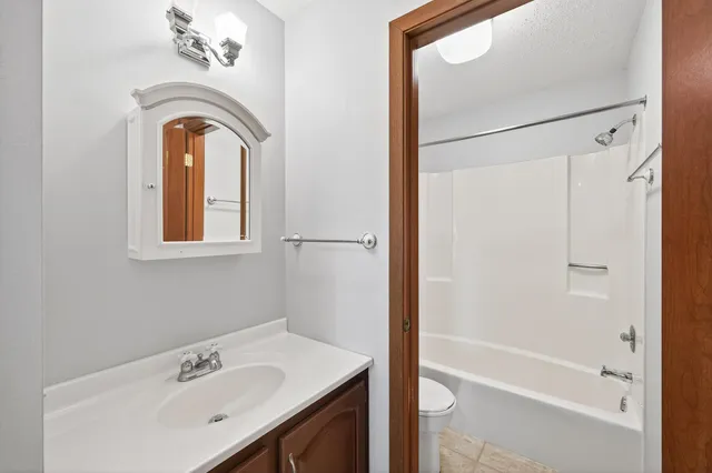 $179,900 | 35 Nathan Lane North, Unit 223, Plymouth, MN 55441