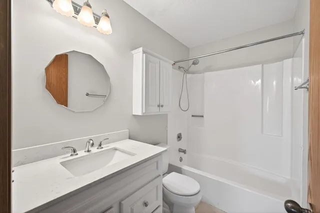 $179,900 | 35 Nathan Lane North, Unit 223, Plymouth, MN 55441