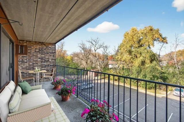 $179,900 | 35 Nathan Lane North, Unit 223, Plymouth, MN 55441