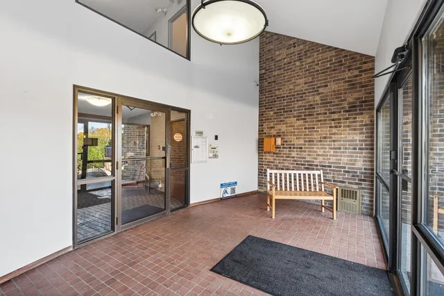 $179,900 | 35 Nathan Lane North, Unit 223, Plymouth, MN 55441