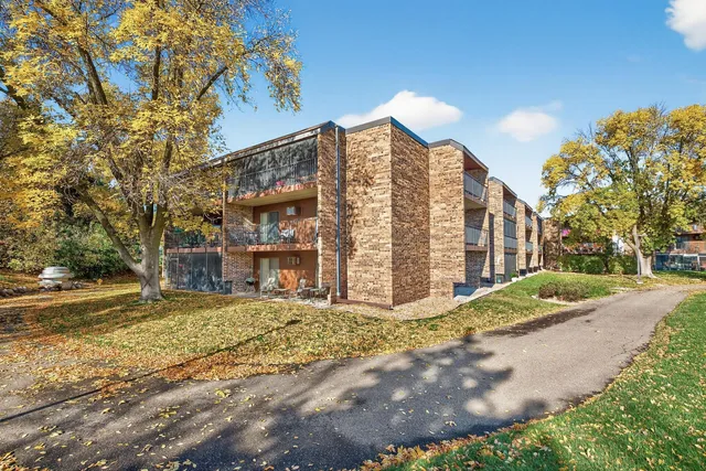 $179,900 | 35 Nathan Lane North, Unit 223, Plymouth, MN 55441