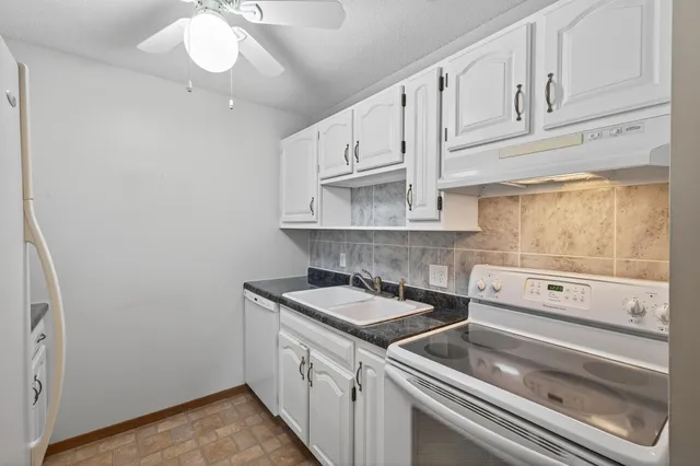 $179,900 | 35 Nathan Lane North, Unit 223, Plymouth, MN 55441