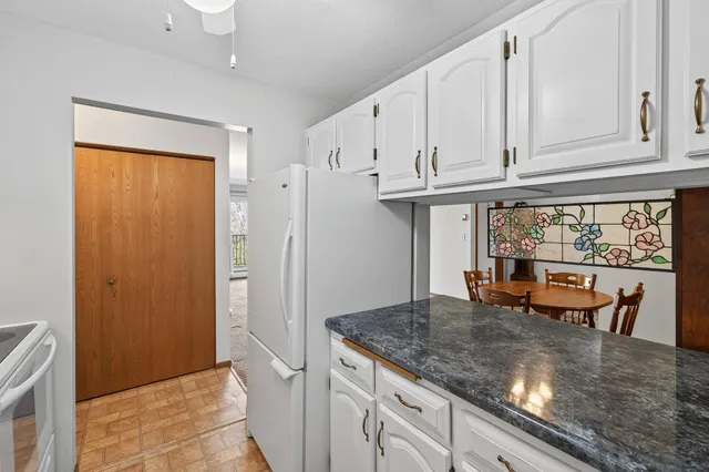 $179,900 | 35 Nathan Lane North, Unit 223, Plymouth, MN 55441