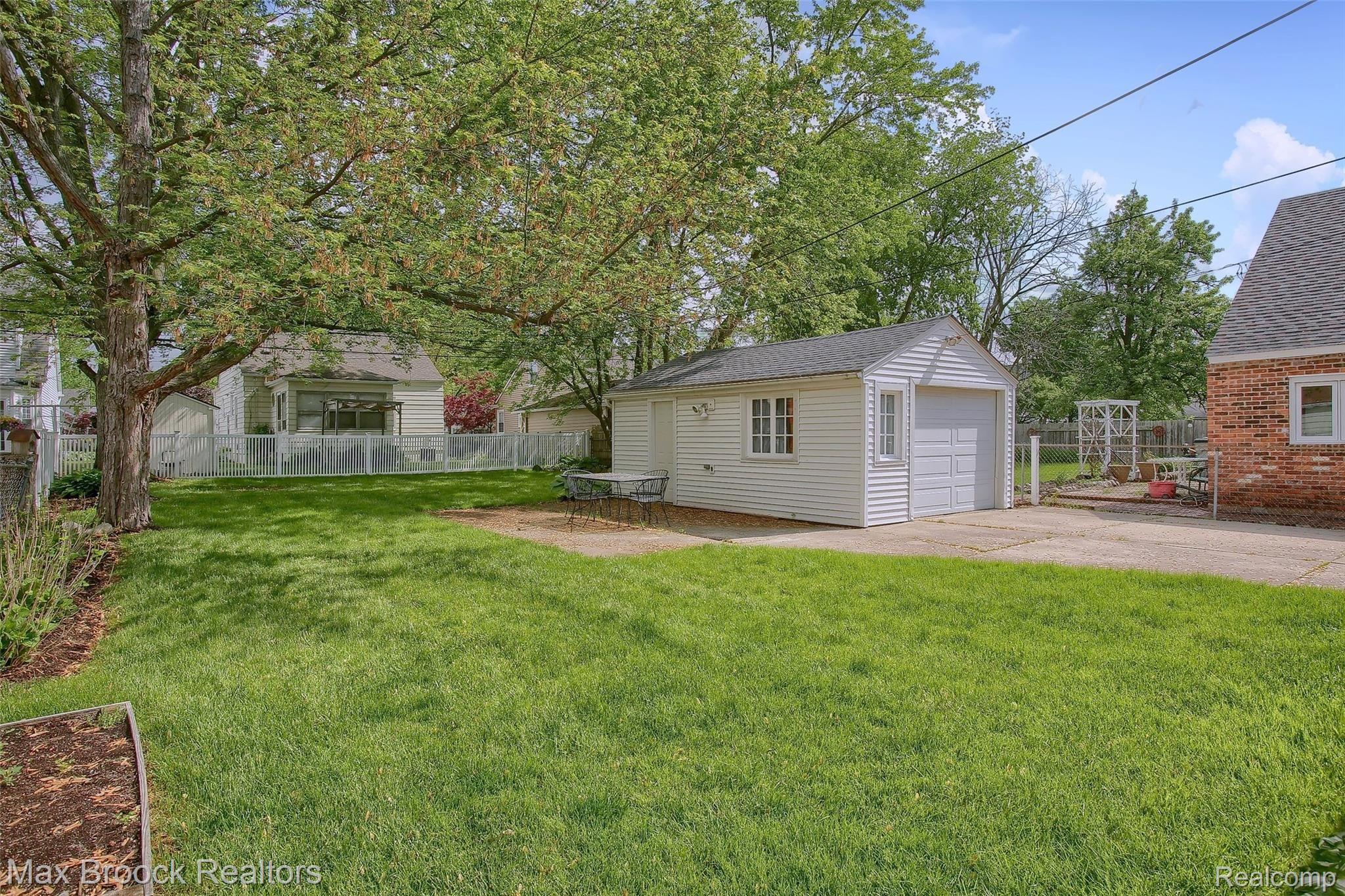 1674 Harvard Road Berkley, MI 48072 - Photo 28 of 30 28-Backyard.jpg