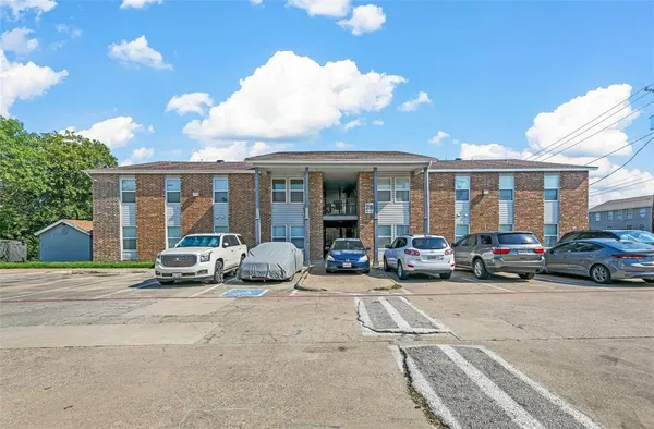 $1,550 | 319 Southeast 3rd Street, Unit 104, Grand Prairie, TX 75051
