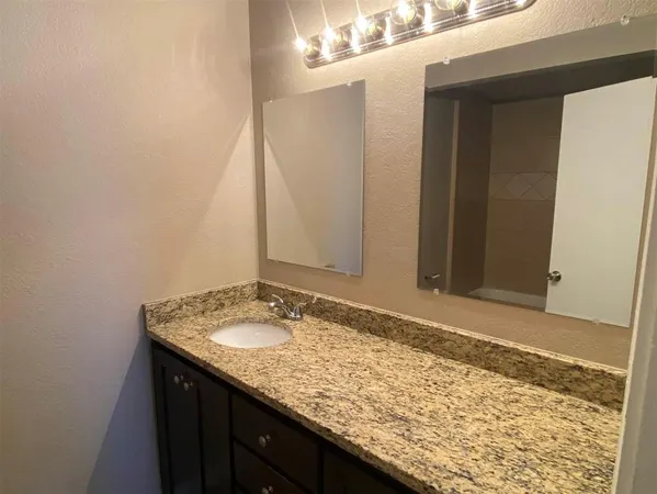 $1,550 | 319 Southeast 3rd Street, Unit 104, Grand Prairie, TX 75051