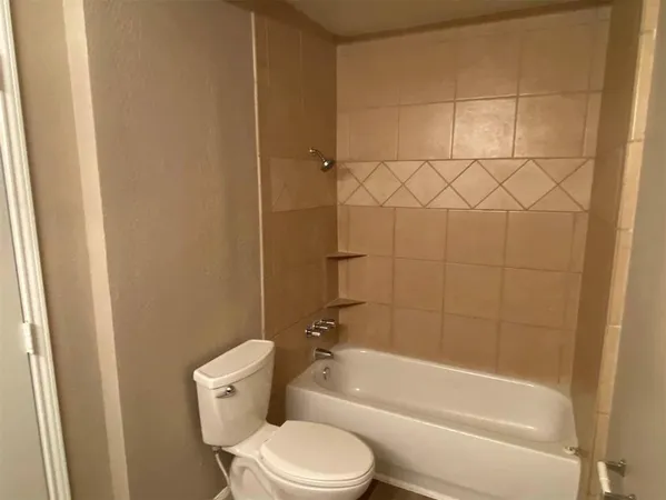 $1,550 | 319 Southeast 3rd Street, Unit 104, Grand Prairie, TX 75051
