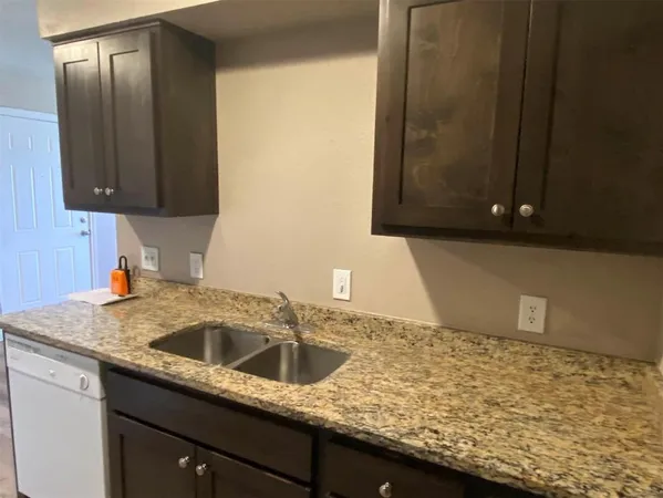 $1,550 | 319 Southeast 3rd Street, Unit 104, Grand Prairie, TX 75051