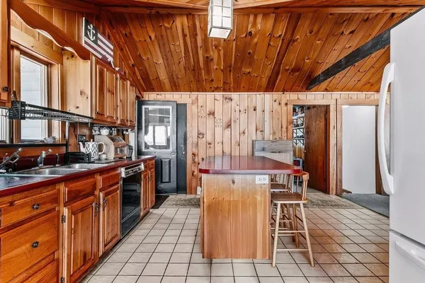 $1,445,000 | 210 South Shore Road, New Durham, NH 03855