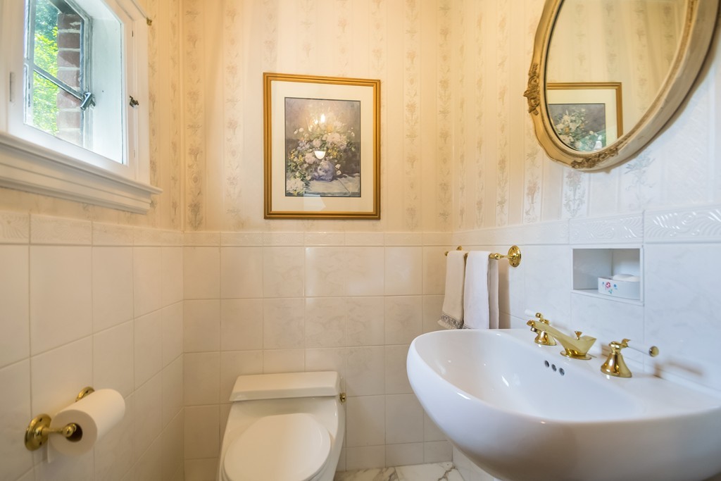 154 Colony Road Longmeadow, MA 01106 - Photo 12 of 29 Gallery Image 12