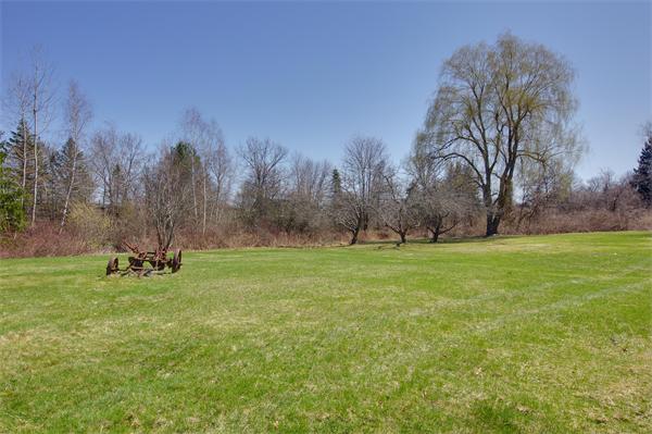412 George Hill Road Lancaster, MA 01523 - Photo 3 of 26 a backyard of a house with lots of green space