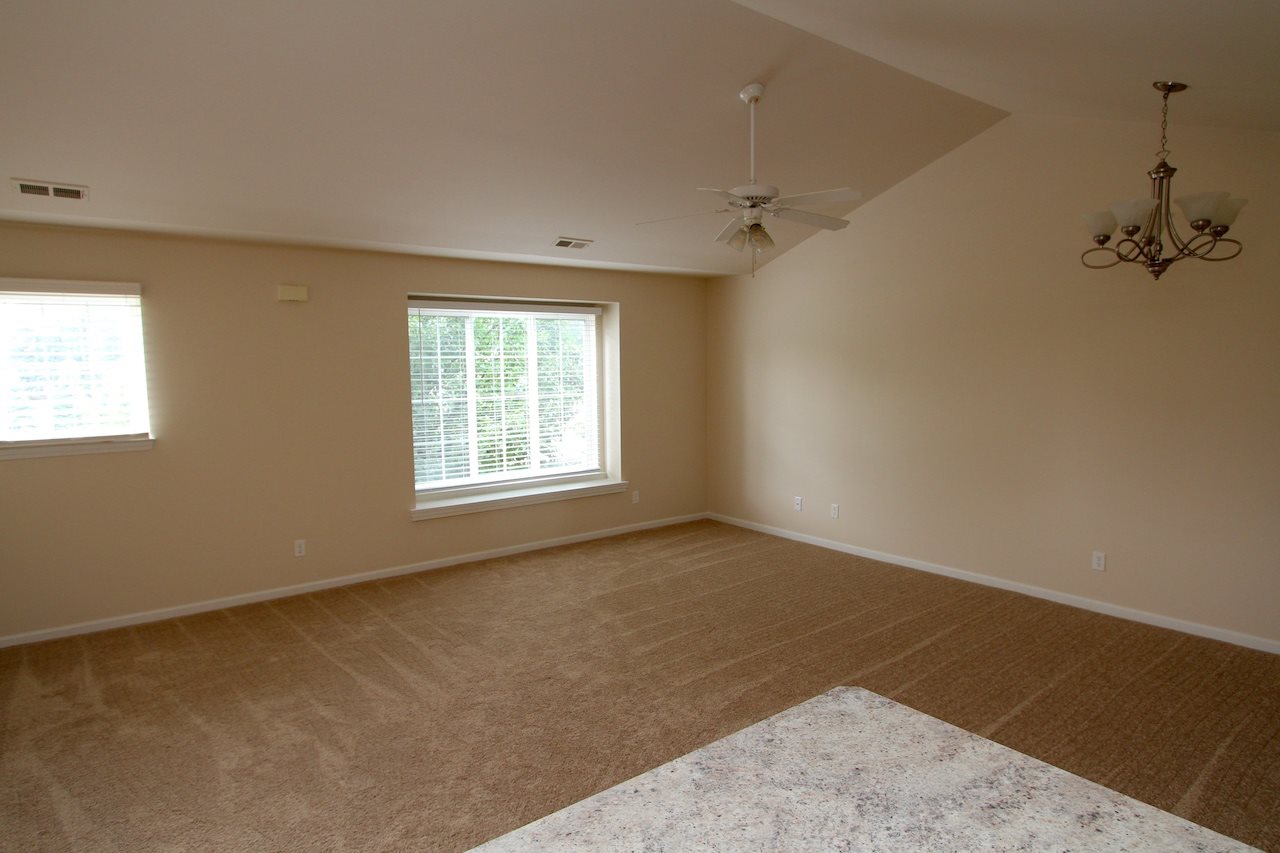 34118 Utica Road Fraser, MI 48026 - Photo 4 of 25 31360426-3.JPG