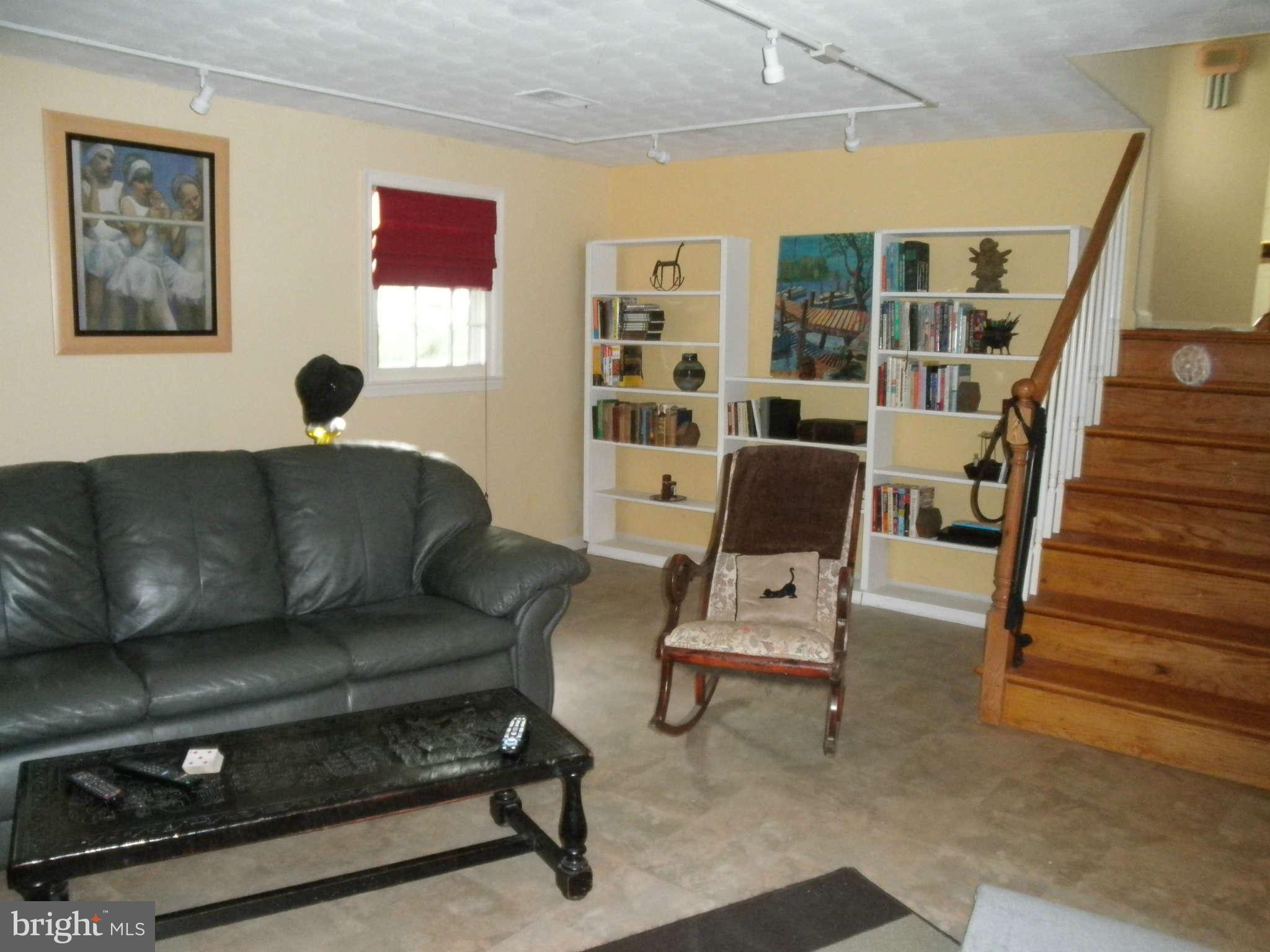 4511 Twinbrook Road Fairfax, VA 22032 - Photo 10 of 27 Family Room
