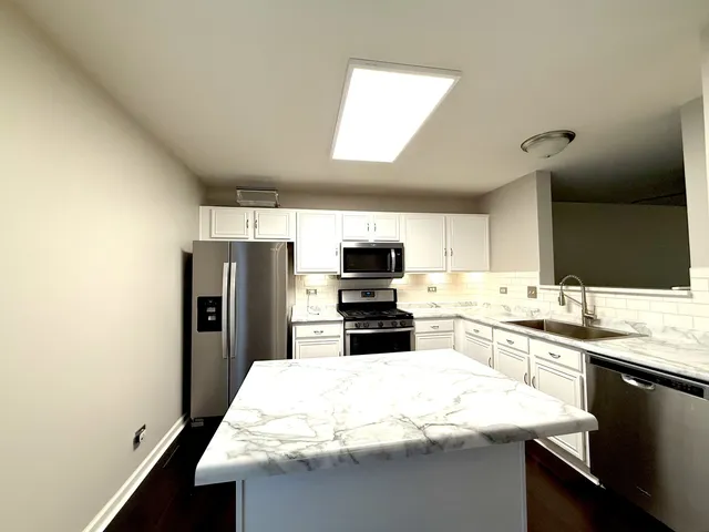 $2,200 | 643 Holiday Lane, Hainesville, IL 60073