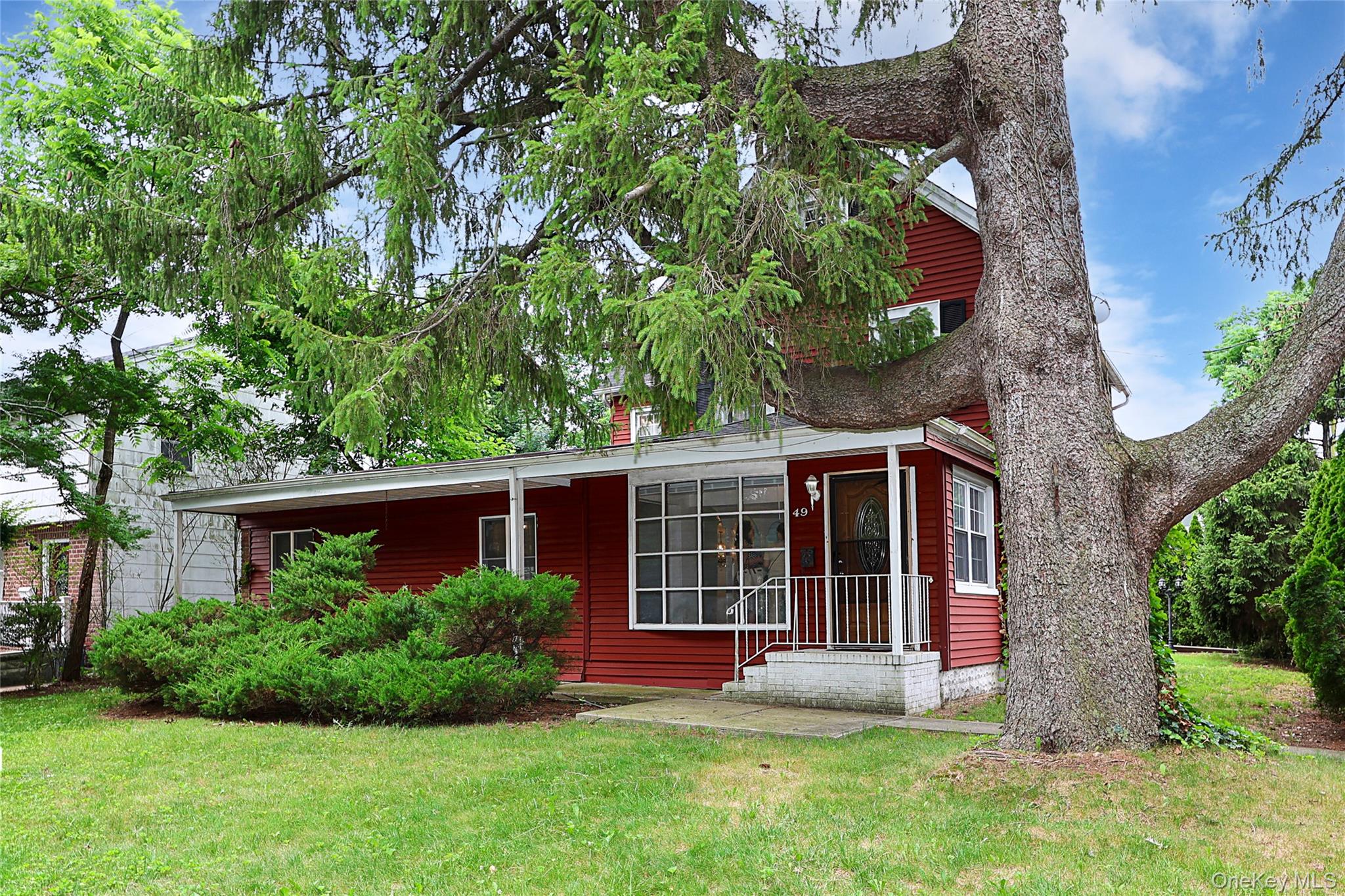 49 Red Ground Road Roslyn Heights, NY 11577 - Photo 3 of 36