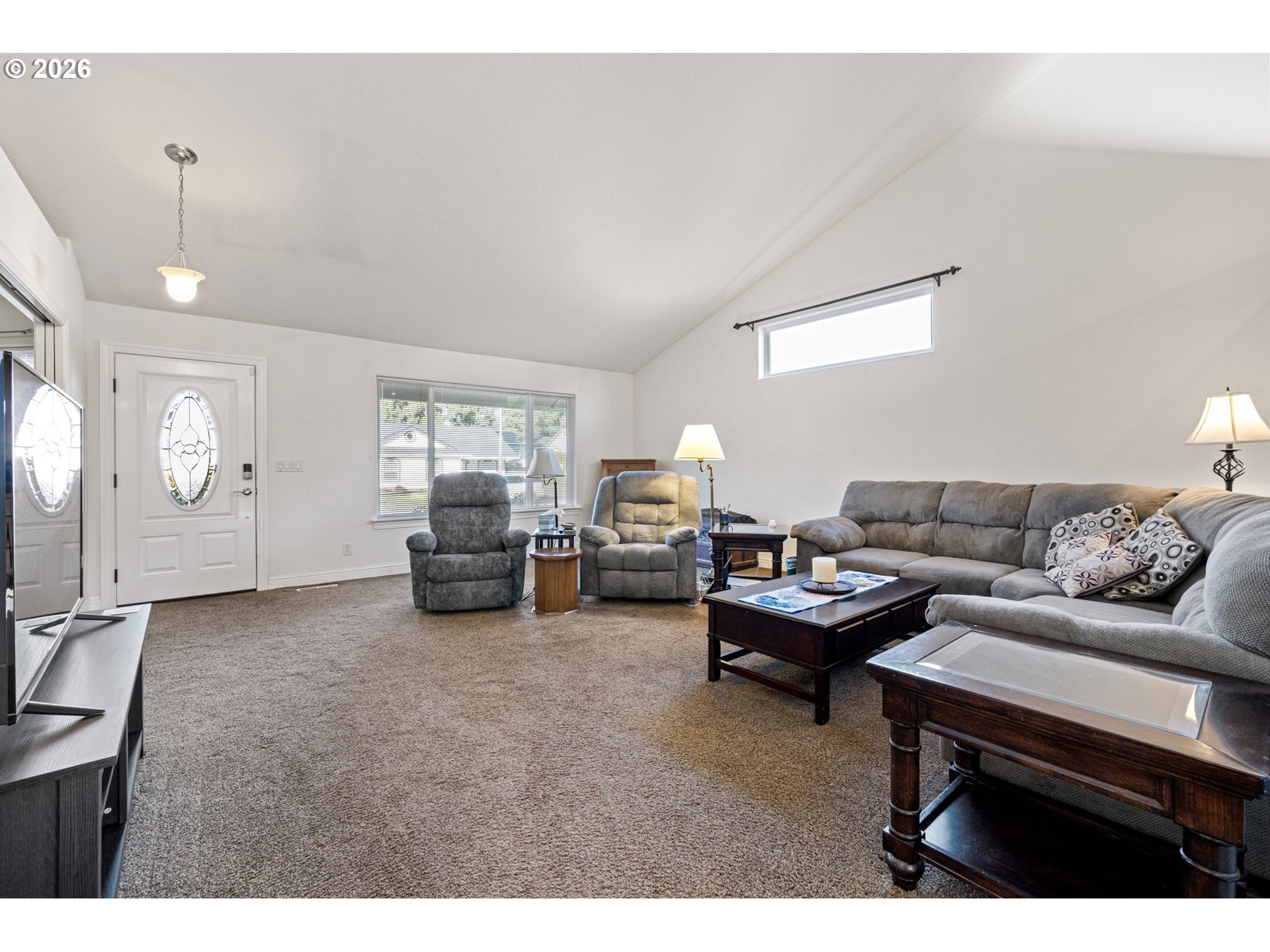 1635 Fairview Place Cottage Grove, OR 97424 - Photo 3 of 37 Living Room