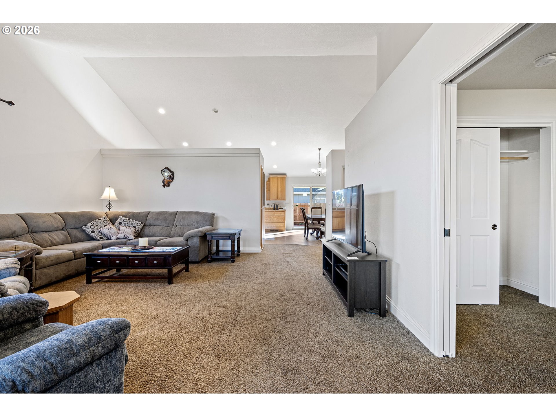 1635 Fairview Place Cottage Grove, OR 97424 - Photo 4 of 37 Living Room