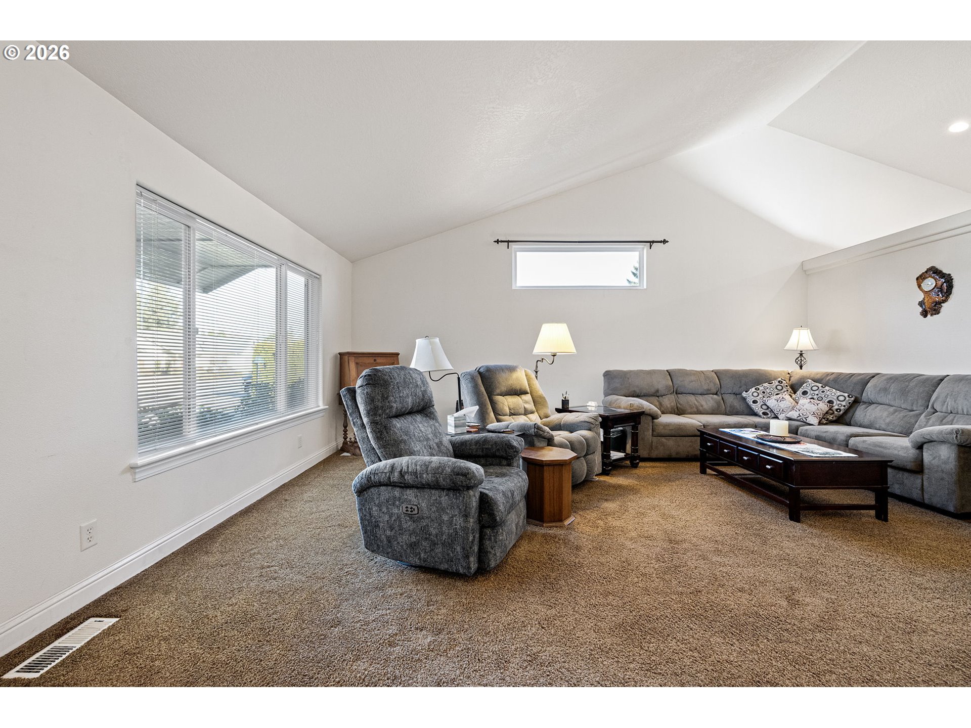 1635 Fairview Place Cottage Grove, OR 97424 - Photo 5 of 37 Living Room