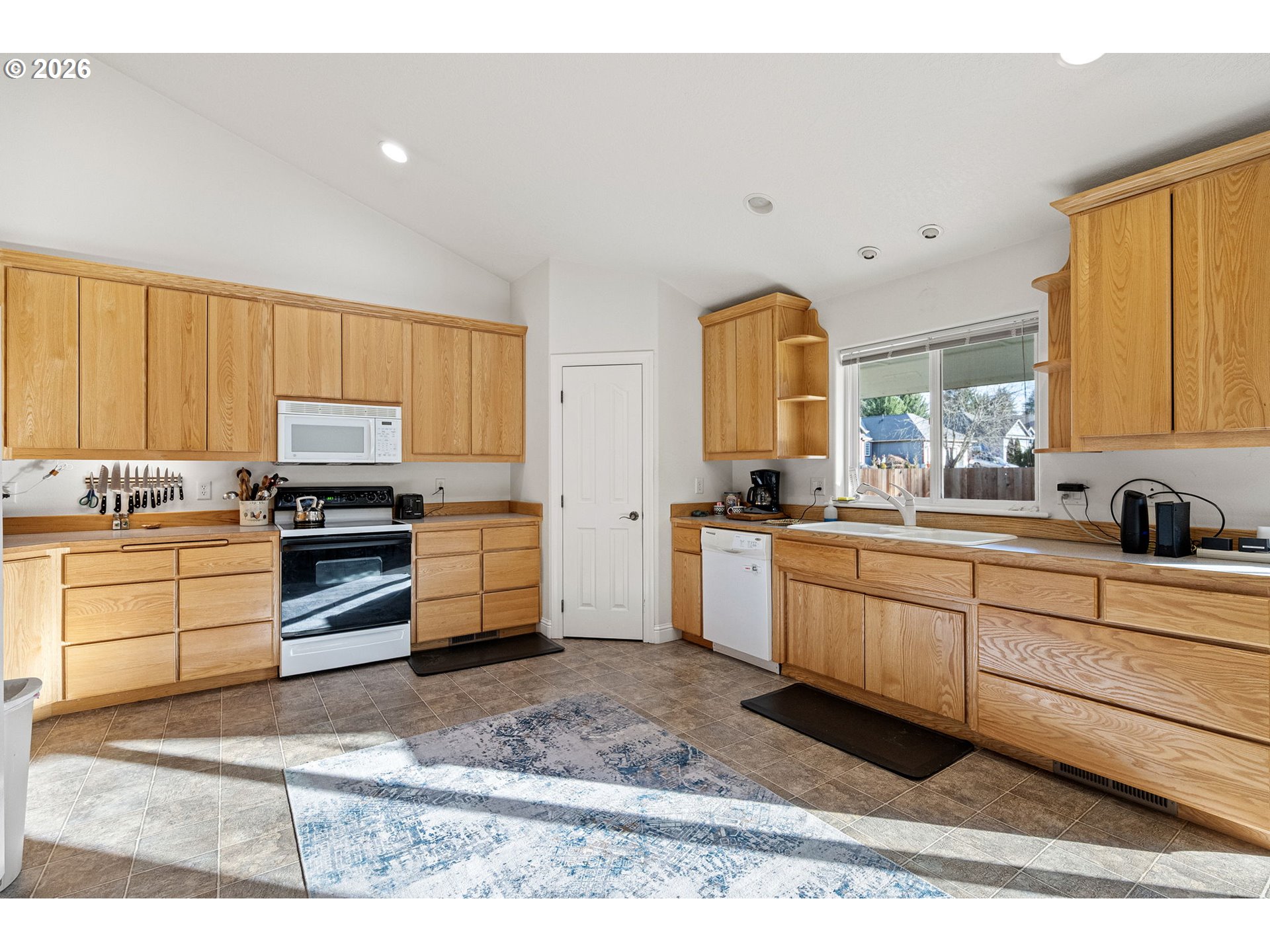1635 Fairview Place Cottage Grove, OR 97424 - Photo 7 of 37 Kitchen