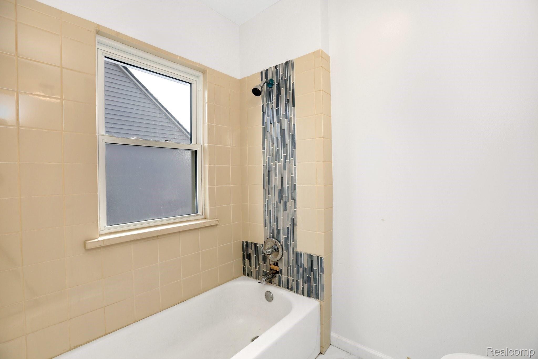 20753 Inkster Road Farmington, MI 48336 - Photo 12 of 25 12- Bathroom 1.jpg