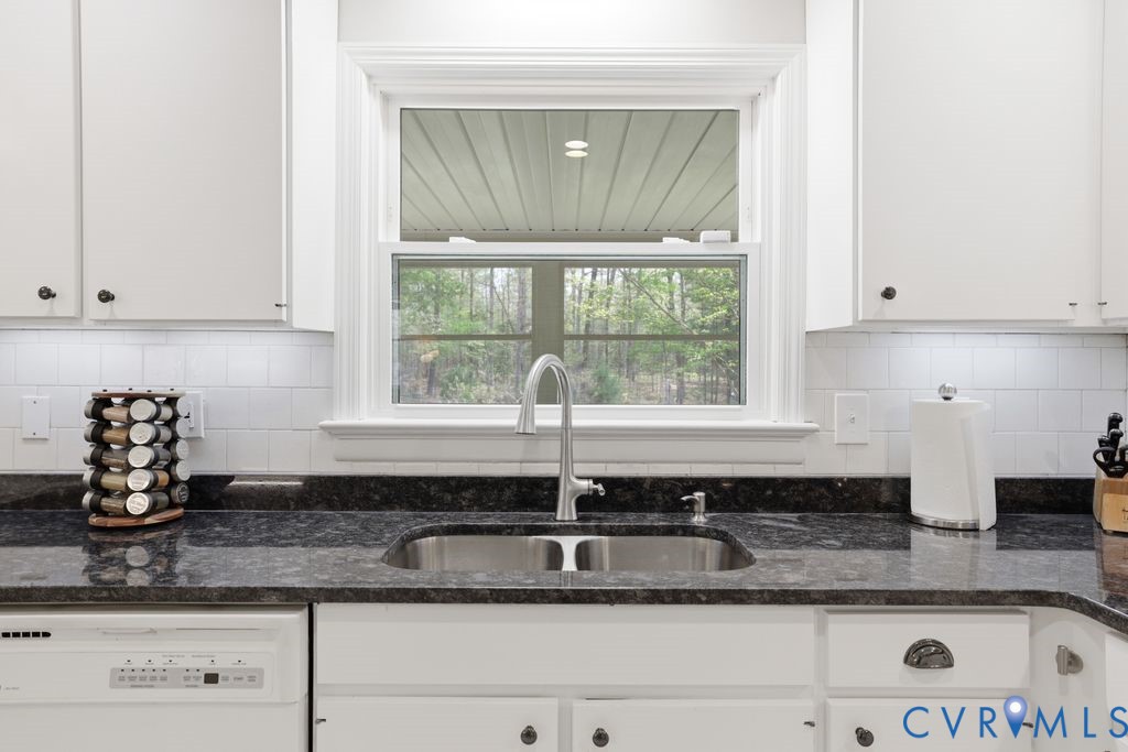 13311 Lewis Road Chester, VA 23831 - Photo 15 of 57